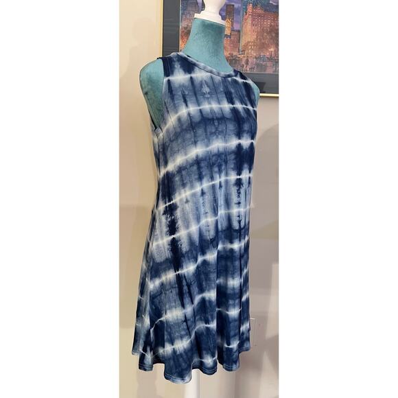 Tie-dye T-shirt dress
Super soft 
Size medium - Picture 3 of 6